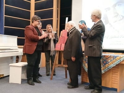 رونمایی از «ما از پریدگان، ما از پرندگان» در سایه بزرگداشت منصور اوجی